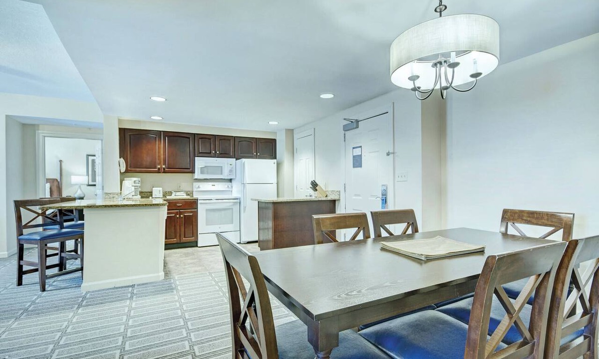 Old Town West Condo | Old Town Alexandria|2BR/2BA King Bed Suite