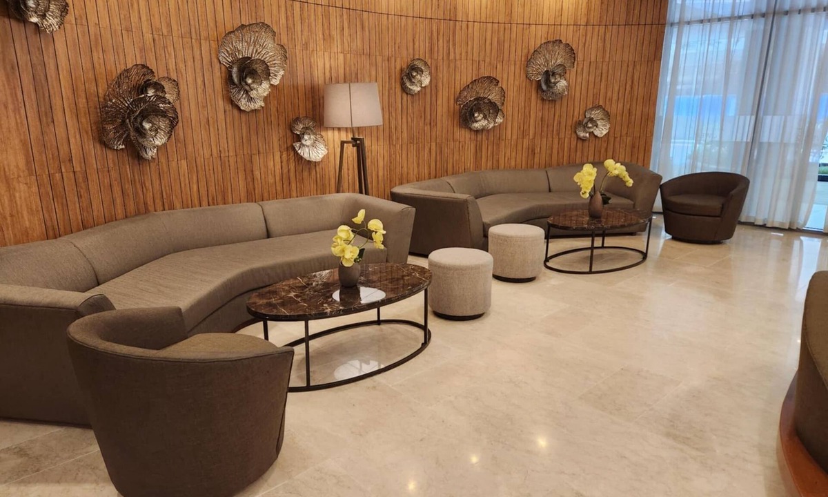Barangay 76 Condo | Shore 2 Residence 1 BR w/Balcony near MOA & Airport