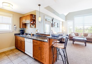 Charming Dog & Family-Friendly Blue Mountain Condo in The Blue Mountains