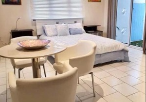 Lovely Malmok Beach Studio with Private Entrance in Palm-Eagle Beach