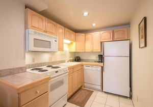 Outdoor pool, free wifi, free parking at building, ski in-center village. in Copper Mountain