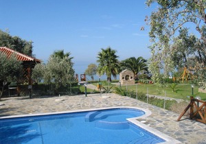 Quiet Beachside Spacious Bungalows + Amazing Seaview + Pool in Lefokastro