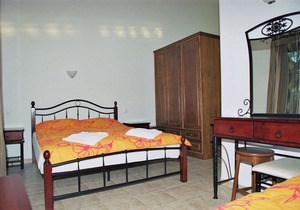 Quiet Beachside Spacious Bungalows + Amazing Seaview + Pool in Lefokastro