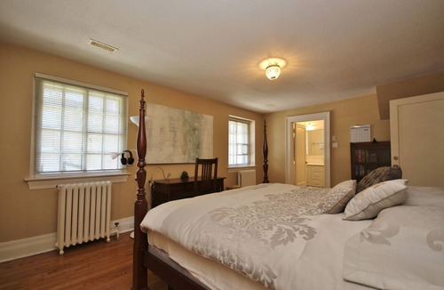 Sandy Hill Bed & Breakfast | Ambassador B&B