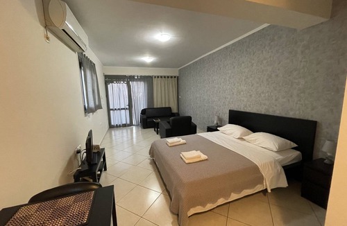 Markopoulon Apartment | AVR DELUXE SUITES 4 AIRPORT FREE SHUTTLE