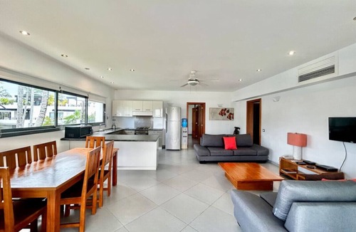 La Iglesia Apartment | Beachfront 3BD 3BA with Awesome pool facing Playa Popy