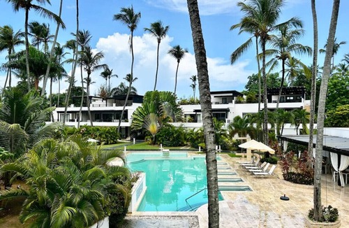 La Iglesia Apartment | Beachfront 3BD 3BA with Awesome pool facing Playa Popy