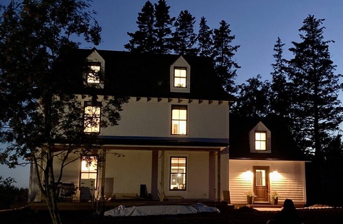 Charlotte's Shore House | Completely renovated secluded 6 bedroom farmhouse in central PEI