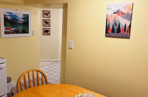 Kitsilano House | Cozy 3 bedroom suite in heart Kitsilano, close to kits beach & downtown