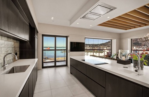 Bergen City Centre Apartment | Exclusive Penthouse with Bryggen Views