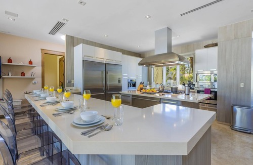 Malmok Villa | Glamorous Luxury Villa Pool Jacuzzi Sea View