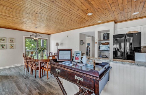 Smith Mountain Lake Villa | Gunner`s Lookout- Standout property in Bernard`s Landing- all the amenites but you will not want to leave the townhome!