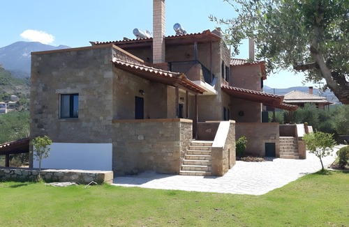 Lefktro Apartment | Lithino Villa 3 Maisonette with Mountain and Sea Views in Stoupa