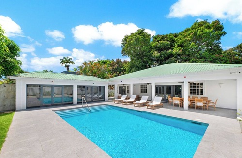 Sunset Crest House | Moonflower Villa: Luxe Oasis in Sunset Crest, Holetown