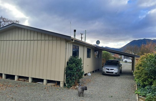 Hanmer Springs House | Mountain Views & Dog friendly on Woodbank