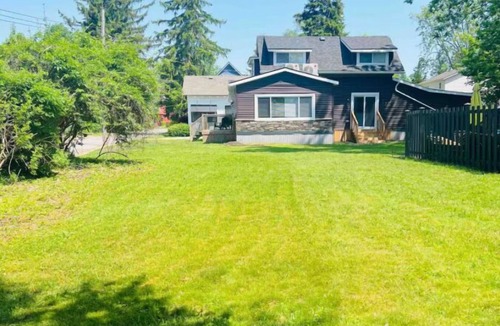 Crystal Beach Cottage | The Family Lakehouse - An Idyllic Bay Beach Escape