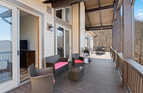 Sylva House | Valley View 4 Units - Peaceful Mountain Escape, Decks, Views, and Privacy