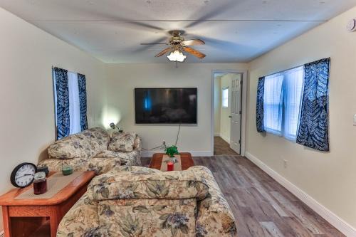 2BR + BBQ Near Silver Springs + Add-On Room in Citra