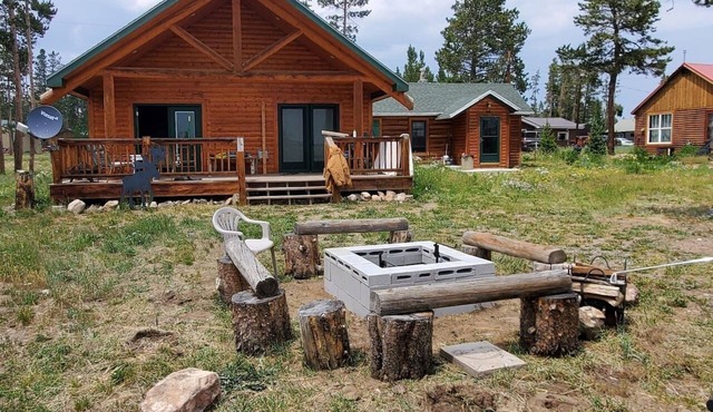 4 Bedroom Cabin with Starlink Wifi-5 minute ride to main trails RZR/Snowmobile! in Foxpark