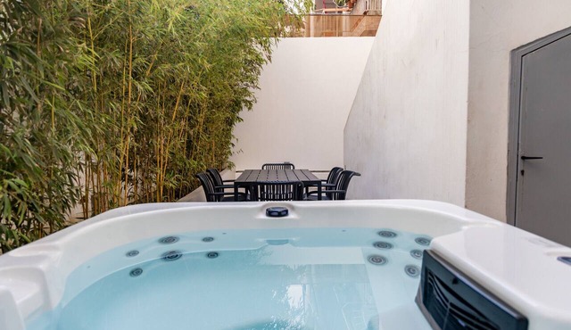 4BR House near Acropolis | Roof Garden | 12 Guests and Hot Tub in Athens