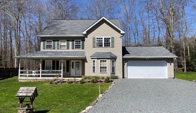 5-BR House/Backyard/2 Lakes/4 Beaches/3Pools/Playgrounds in Pocono Lake