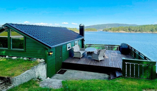6 person holiday home in LINDÅS in Lindås
