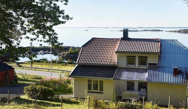 6 person holiday home in MIDSUND in MIDSUND