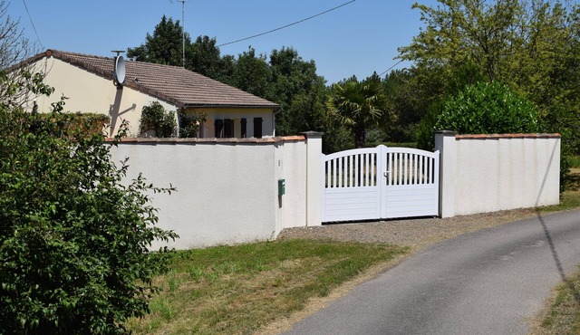 A well equipped, quiet, private and comfortable self catering Holiday Home in Saint-Vincent-Sur-Graon