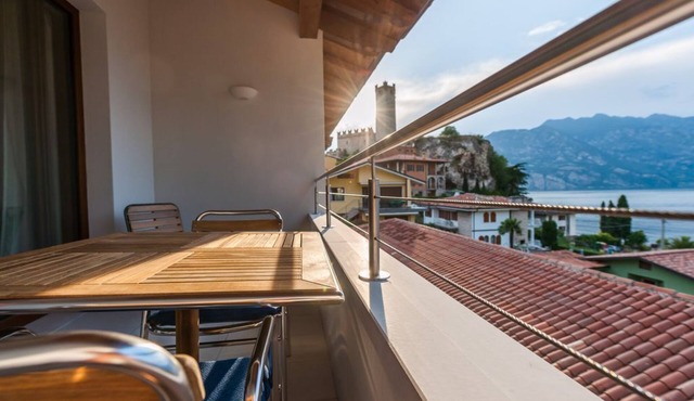 Al vecchio frantoio in the center of town with beautiful lake views, near beach in Malcesine