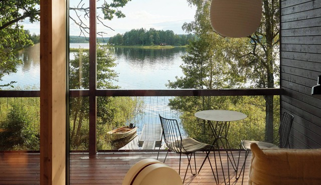 Architect-designed cabin with Harefjord views in Säffle