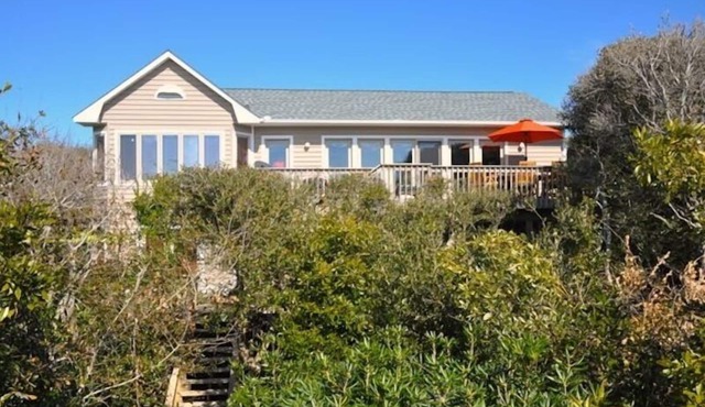 Beacon's Reach Oceanfront 4BD/4.5BA elevator hot tub, pools, pickleball, tennis in Pine Knoll Shores