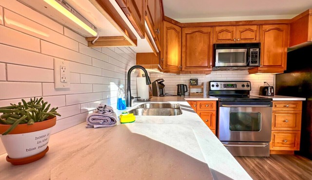 Beautiful tranquil centrally located condo in Collingwood