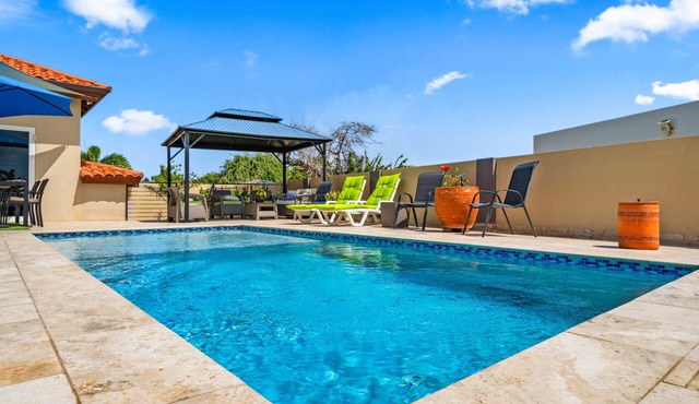 Beautiful Villa with New Private Pool in Savaneta