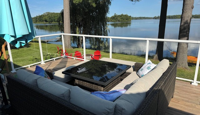 Beautiful Waterfront Cottage on Golden Lake in Killaloe