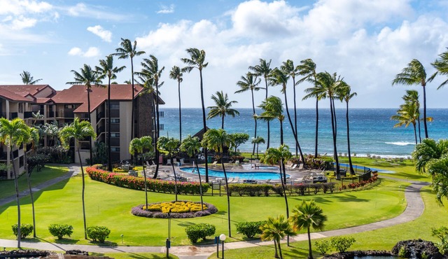 Beautifully Updated Penthouse Condo with Direct Ocean Views in Lahaina