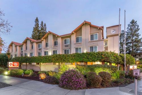 Best Western Plus Airport Plaza in San Jose