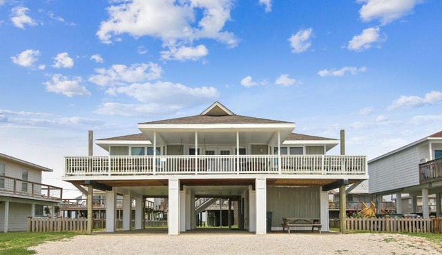 Betsy's Beachfront Cottage in Galveston