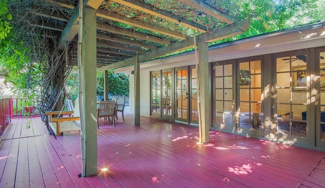 Beverly Hills Magical Secluded Vacation Rental in Beverly Hills