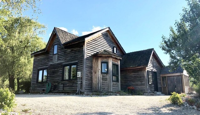 Blue Mountain 3 bedroom home - Minutes from the beach and Village! in The Blue Mountains