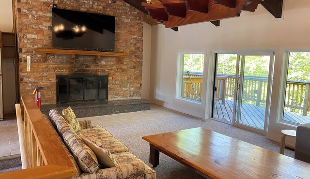 Blue Mountain Chalet renovated!/pet friendly in Blue mountain