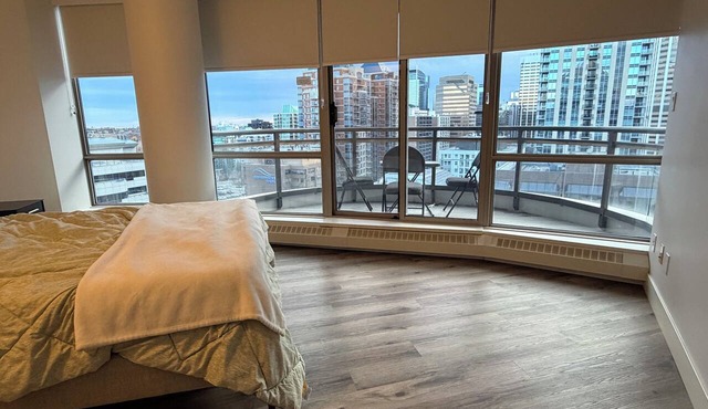 Breathtaking 20th Floor Skyline Views in the Heart of Downtown Calgary in Calgary