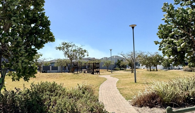 Captivating Home with Mountain Views/Proximity to the Beach Your Perfect Getaway in Cape Town