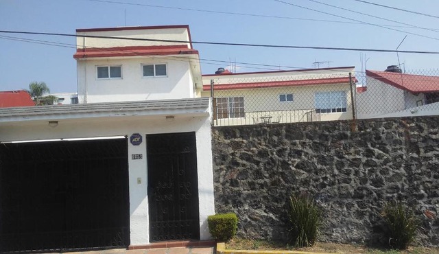 Casa privada completa , para 8 personas para descanso y o trabajo tambien por habitacion con baño privado para 2 o 4 personas compartiendo areas comunes in Cuernavaca