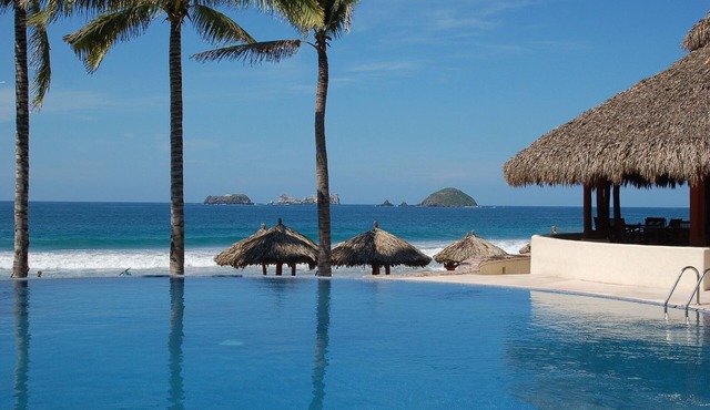 Casa Spadaro - Luxury Amara Beachfront Penthouse with private rooftop terrace in Ixtapa Zihuatanejo