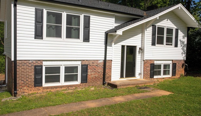 Charming 4-bedroom house with AC and WiFi in Winston-Salem in Winston-Salem