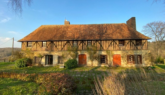 Charming house in the grounds of a Pays d'Auge manor house in Neuville-sur-Touques