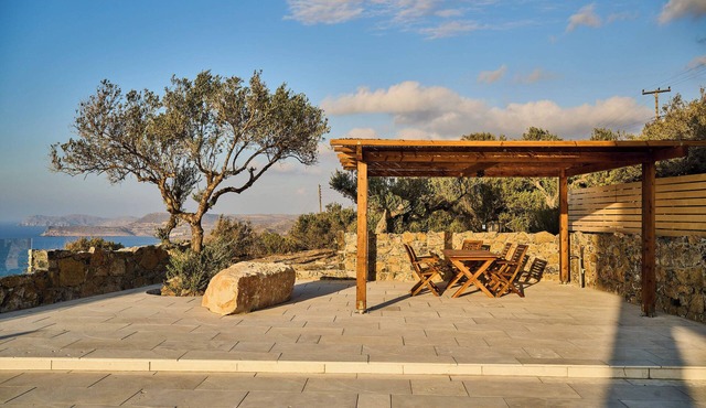 Comfortbnb- Theasis Suite with private pool, Sitia in Roussa Ekklisia
