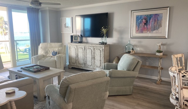 Completely renovated 1 bedroom on first floor Sabine Yacht and Racquet Club in Pensacola Beach