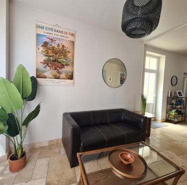 Dors Fée Duplex avec Toit-Terrasse et Salle de Jeux - Centre Bourg à 4 min du Puy duFou in Les Épesses