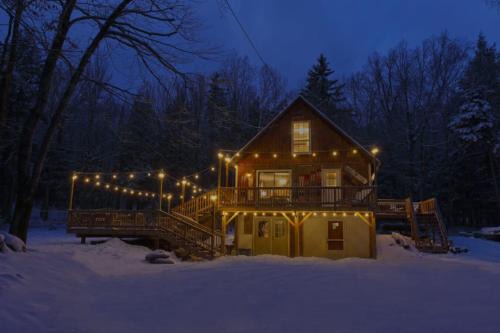 Dream Stratton Forest Cabin with Hot Tub and Fast WiFi in Stratton